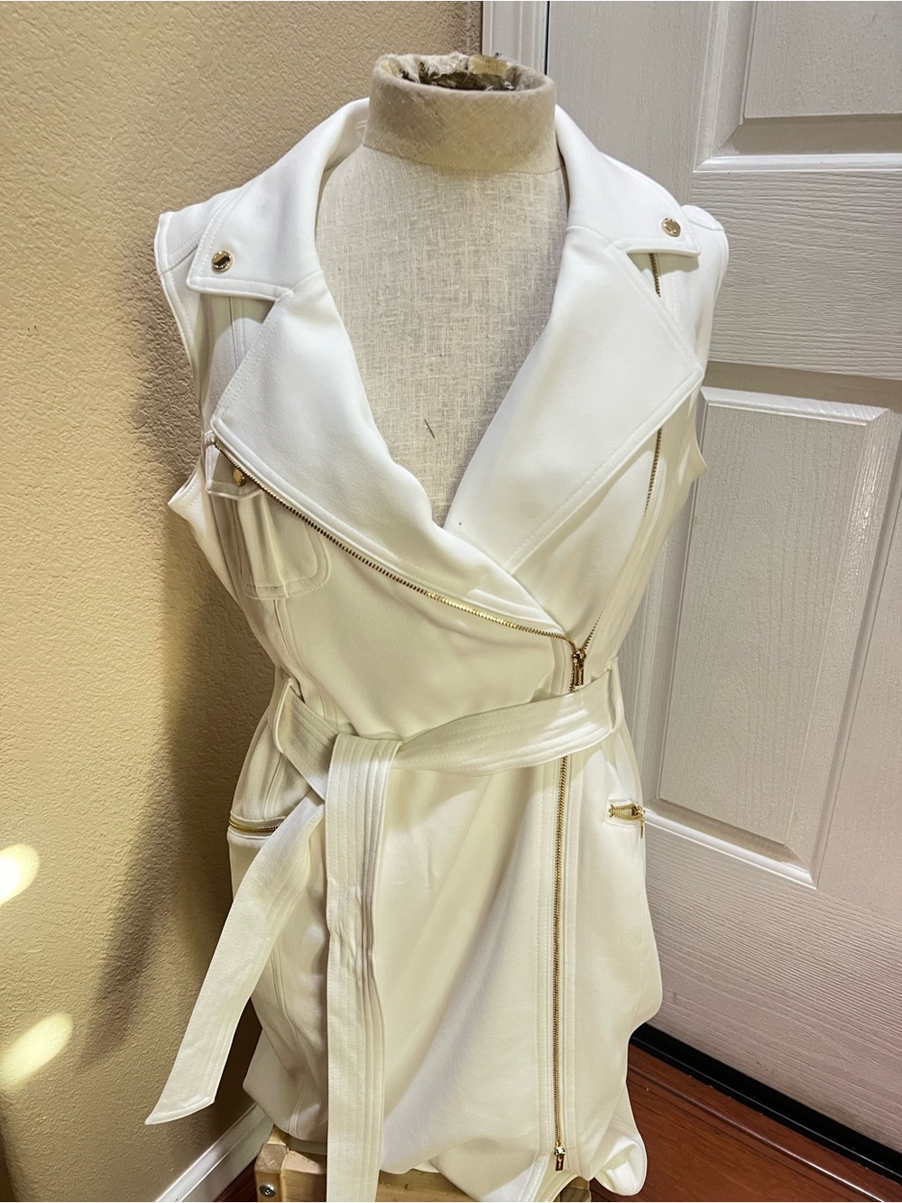 Calvin Klein Ivory Moto Trench Dress Sleeveless Asymmetrical Gold Zip Belted12P